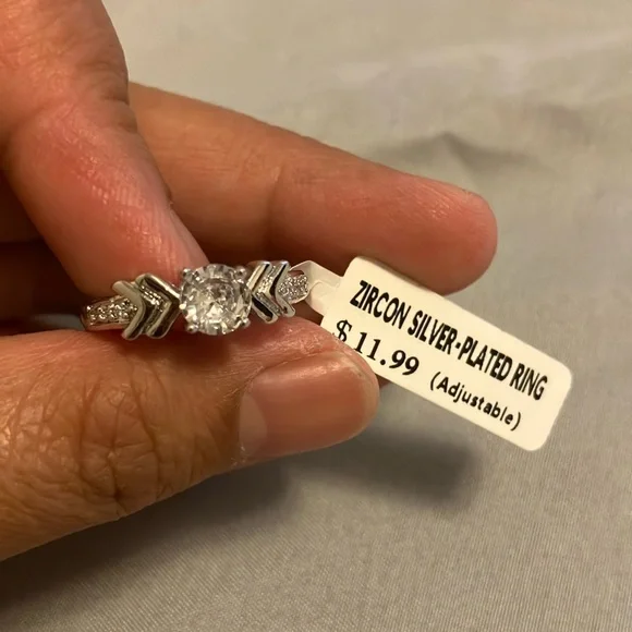 🌸 3/$15 Zircon silver plated ring - Picture 3 of 15